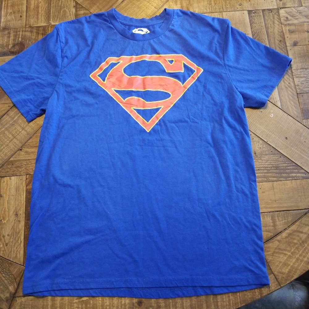 DC Comics Superman Tshirt Large logo textured